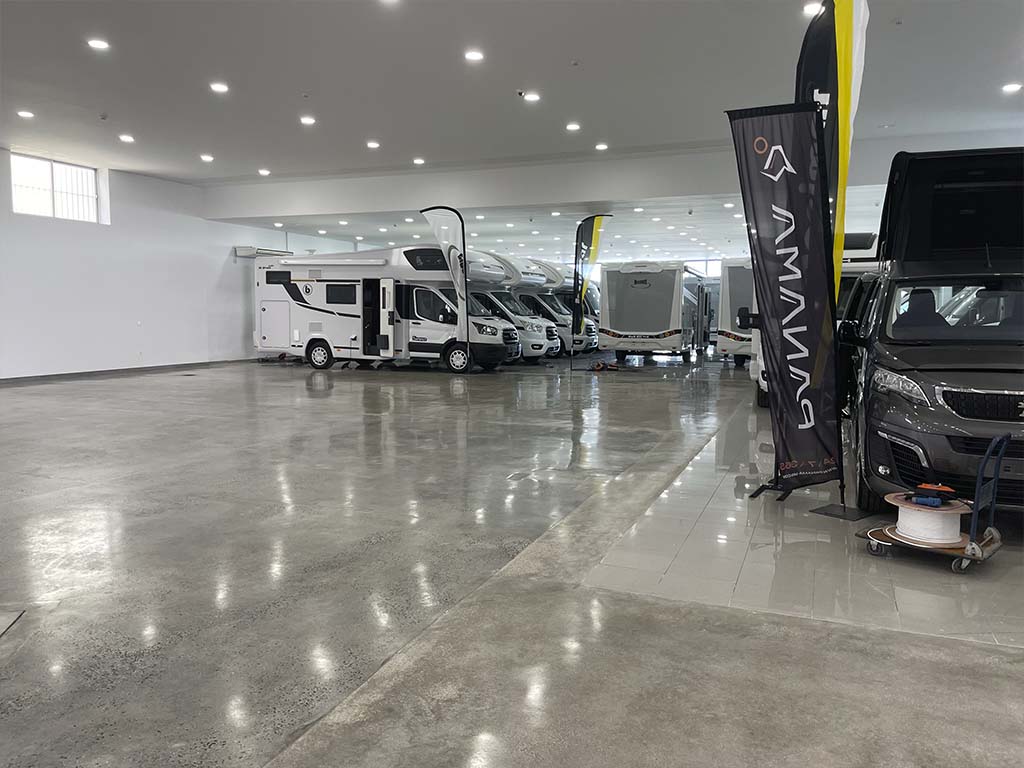 Trabajo realizado en obra Campillos, nave de venta de Caravanas (Málaga).